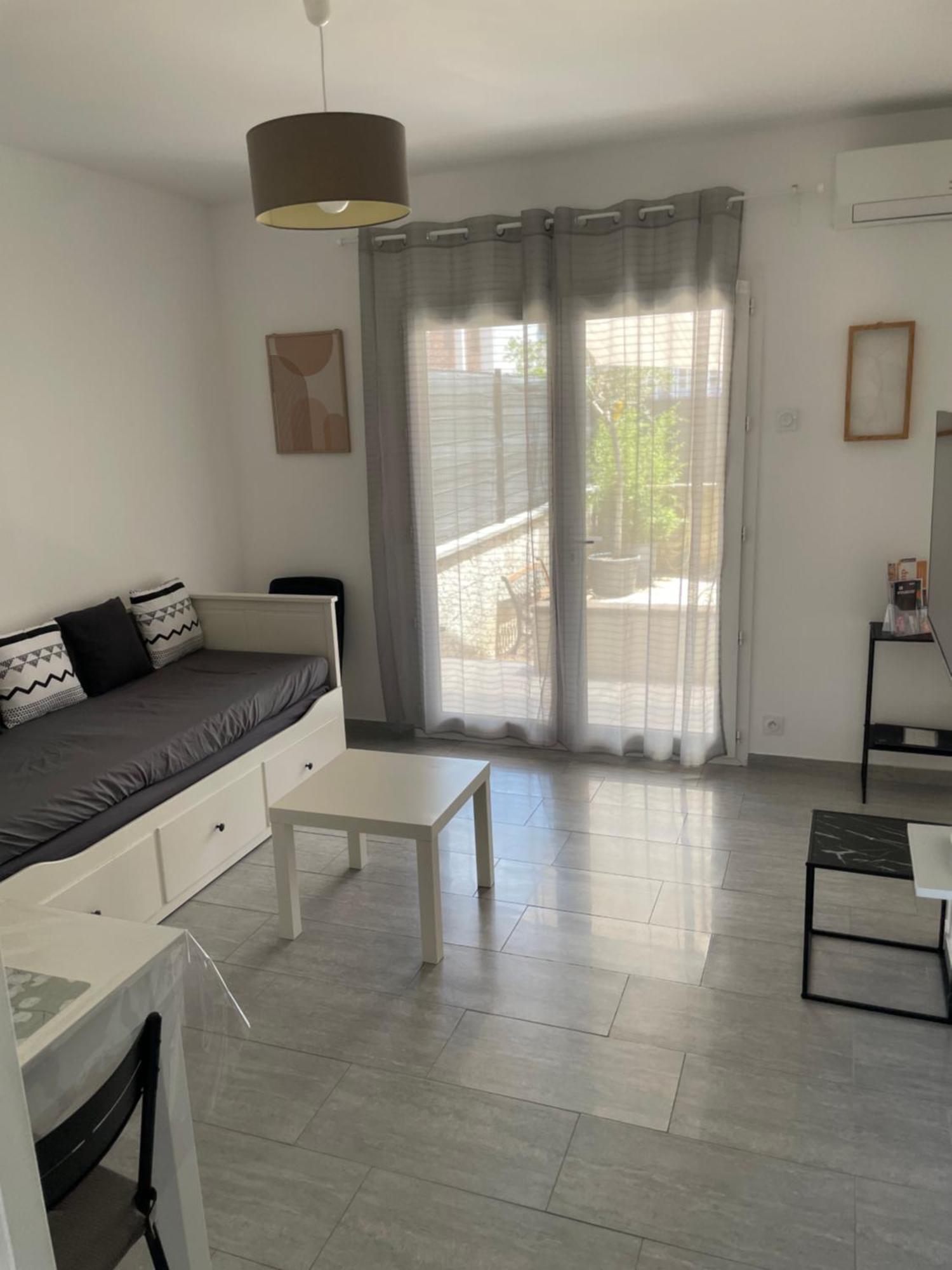 T2 Avec Terrasse Et Cour Appartement Cavaillon