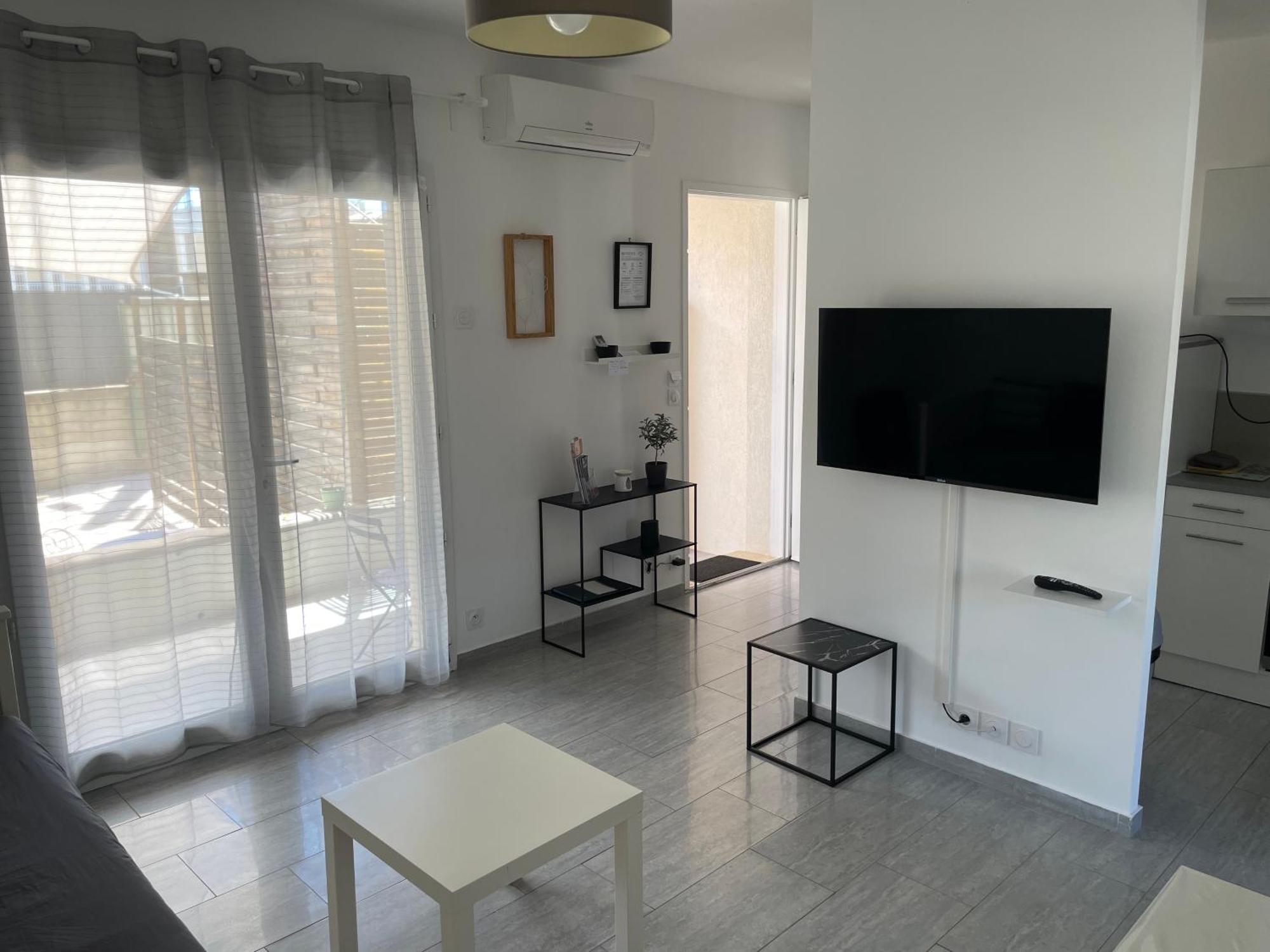Appartement T2 Avec Terrasse Et Cour *