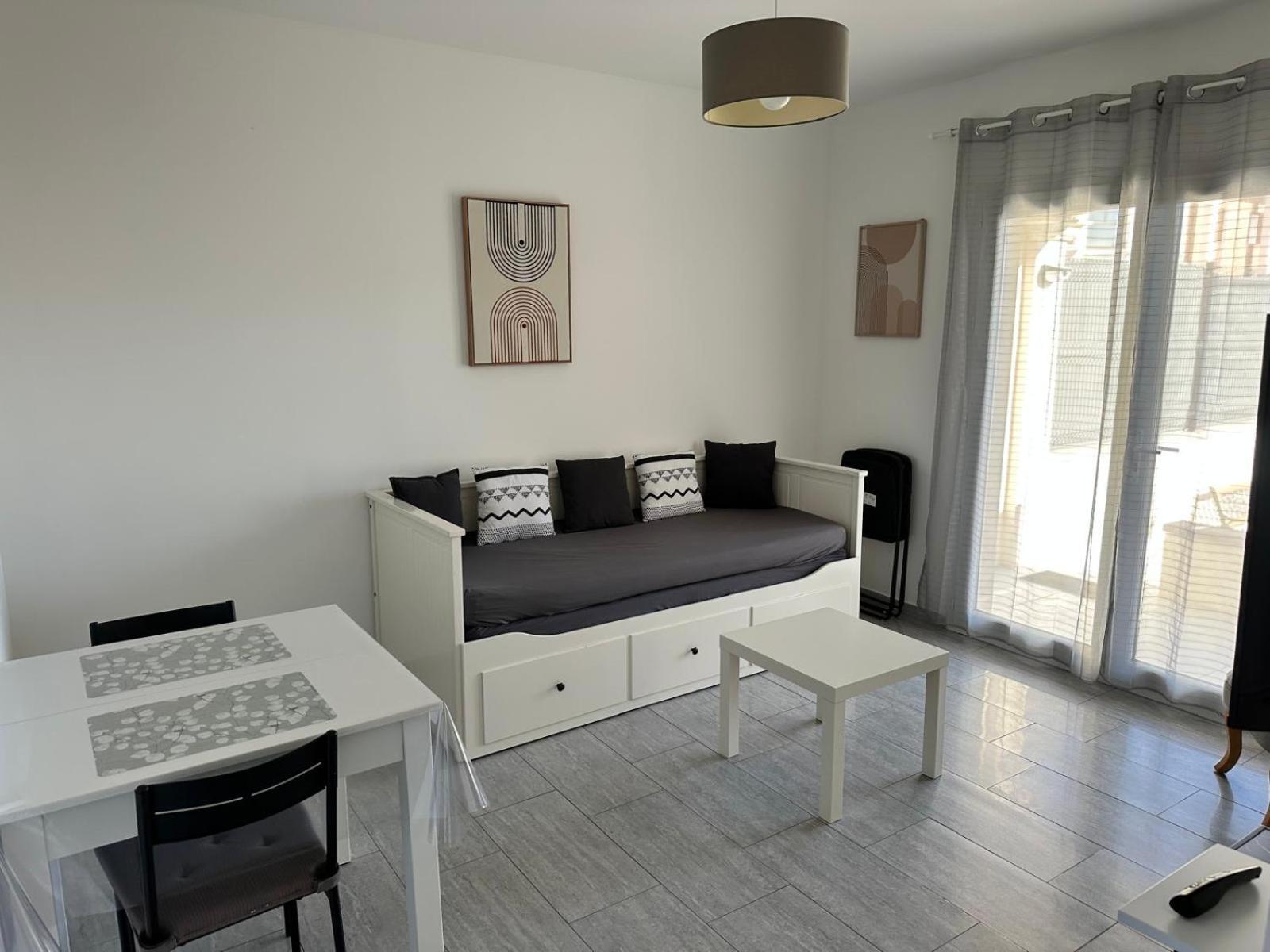 Appartement T2 Avec Terrasse Et Cour Cavaillon