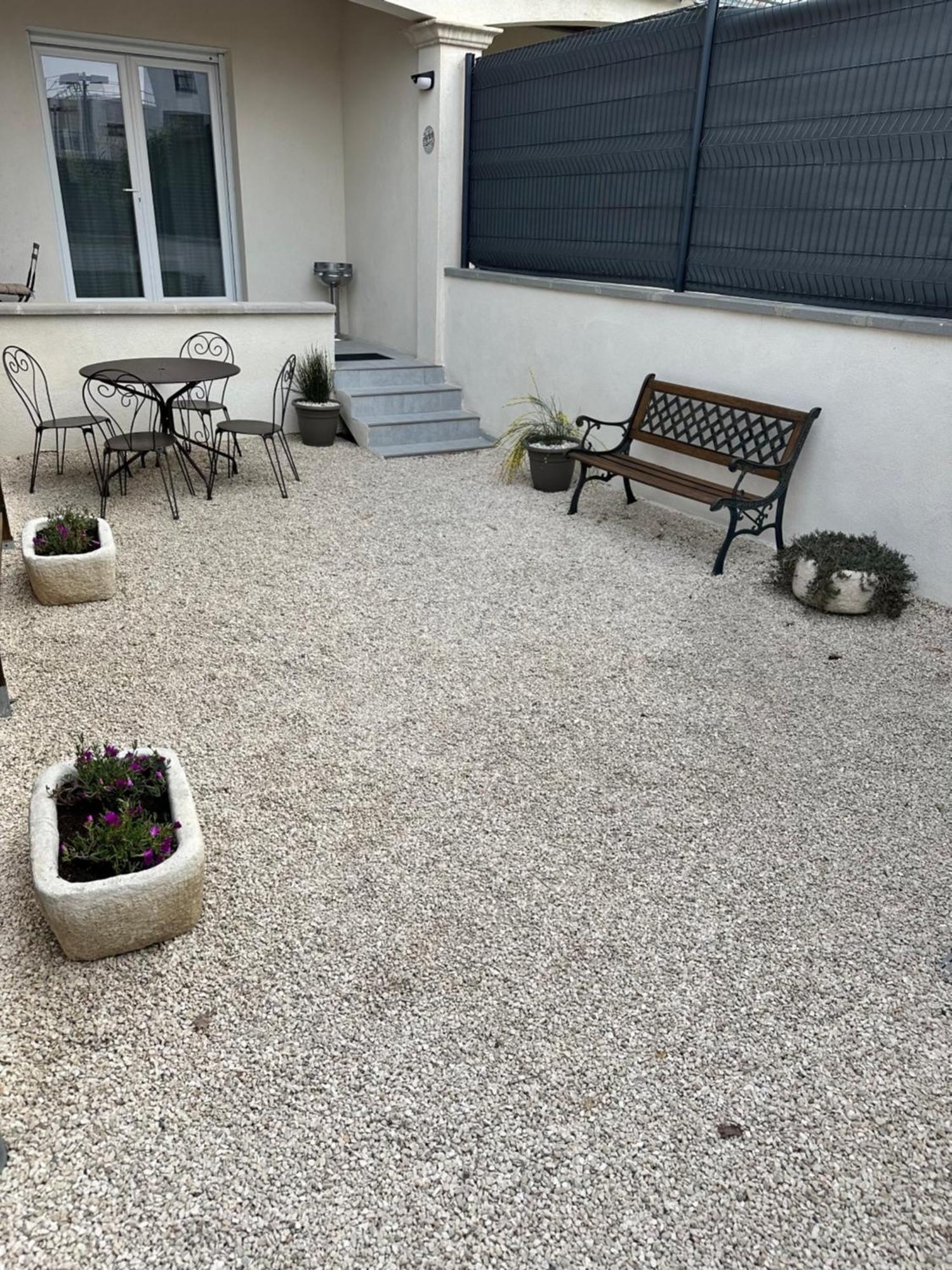 T2 Avec Terrasse Et Cour Cavaillon