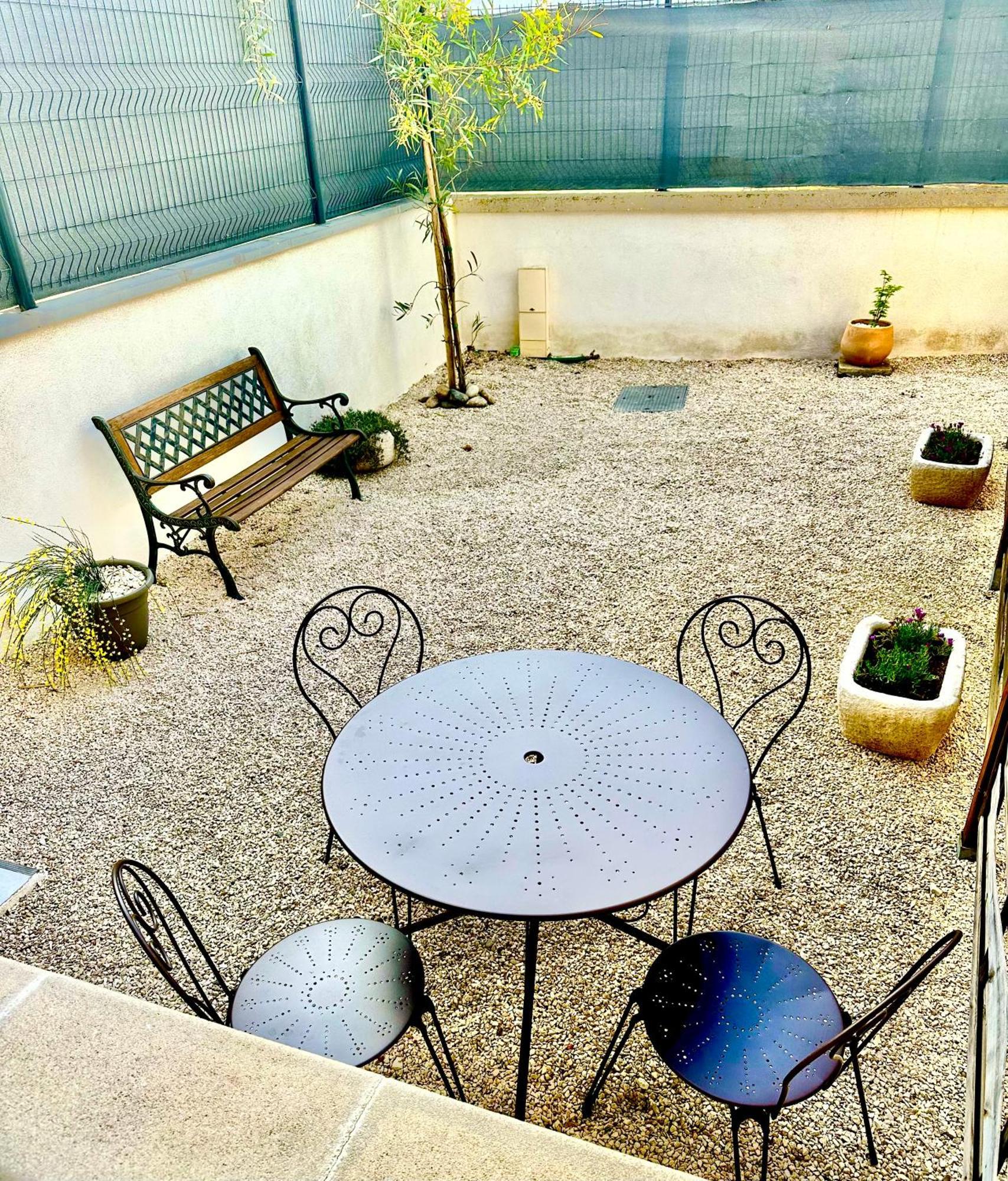 T2 Avec Terrasse Et Cour Appartement Cavaillon