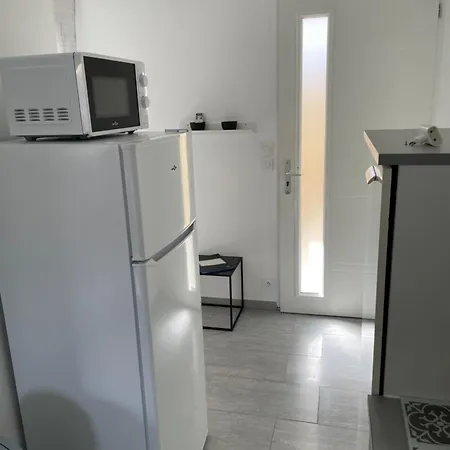 Appartement T2 Avec Terrasse Et Cour Cavaillon Exterior foto