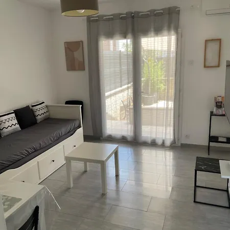 Appartement T2 Avec Terrasse Et Cour Cavaillon Exterior foto
