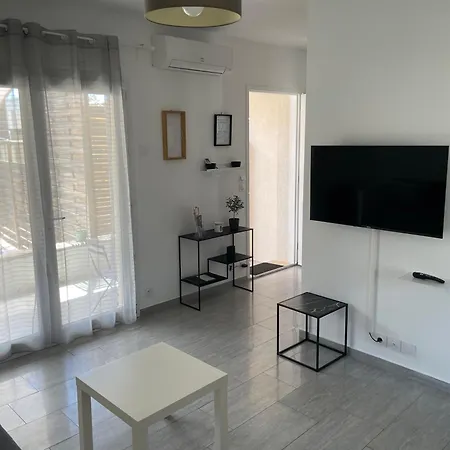 Appartement T2 Avec Terrasse Et Cour Cavaillon Exterior foto