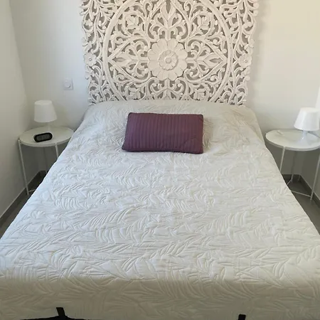 Appartement T2 Avec Terrasse Et Cour Cavaillon Exterior foto