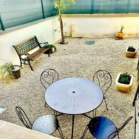 Appartement T2 Avec Terrasse Et Cour Cavaillon Exterior foto