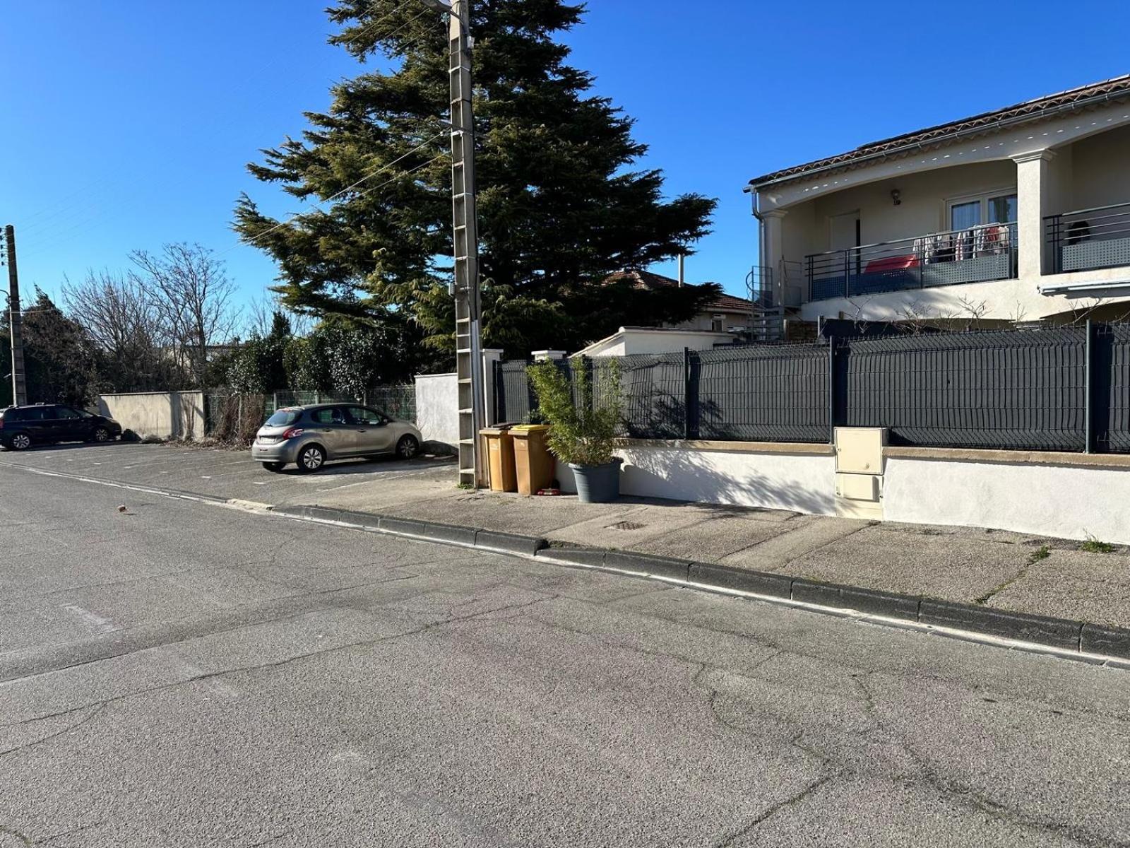 T2 Avec Terrasse Et Cour * Cavaillon