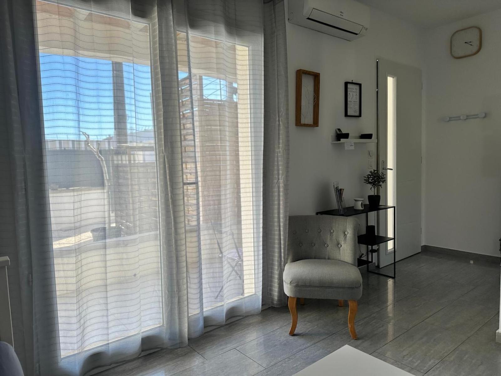 T2 Avec Terrasse Et Cour Cavaillon